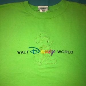 WALT DISNEY WORLD TSHIRT SIZE XL